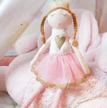 Charger l&#39;image dans la galerie, Izabela Doll
