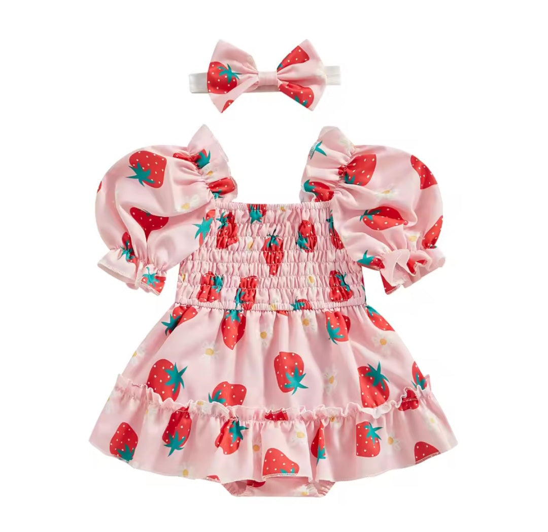 Bubble sleeve strawberry romper